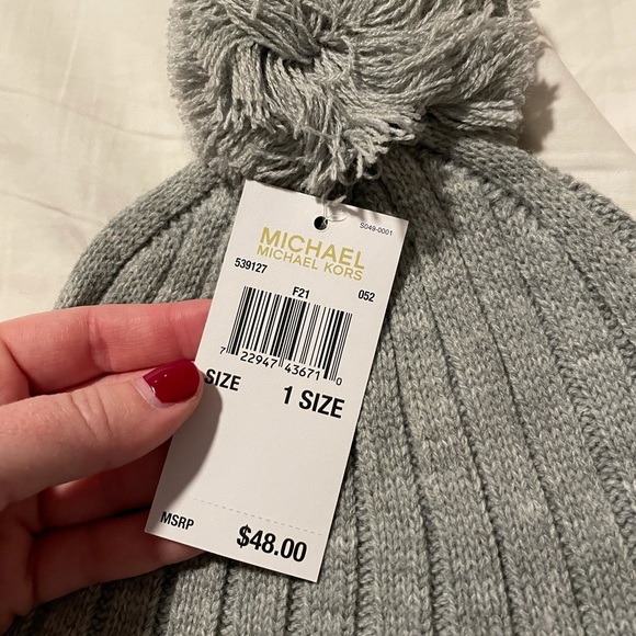 SOLD ❌ NWT Michael Kors pom pom beanie winter hat - Picture 3 of 5